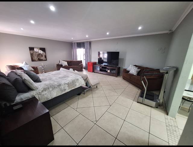 4 BEDROOM TOWNHOUSE FOR SALE IN VANDERBIJLPARK SW 5